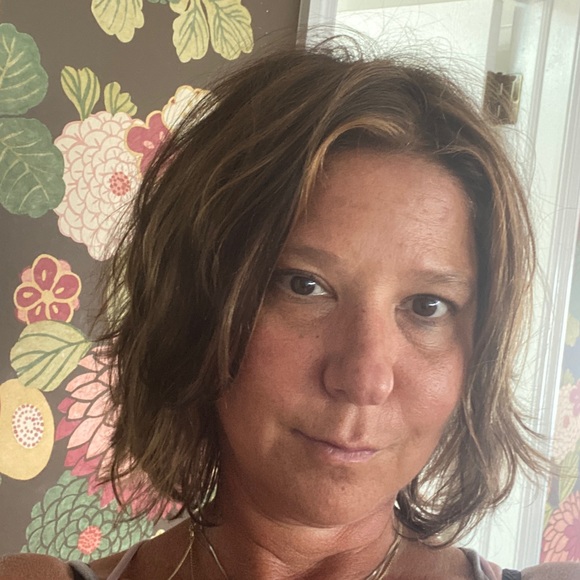 Meet your Posher, Karrie - Picture 2 of 2